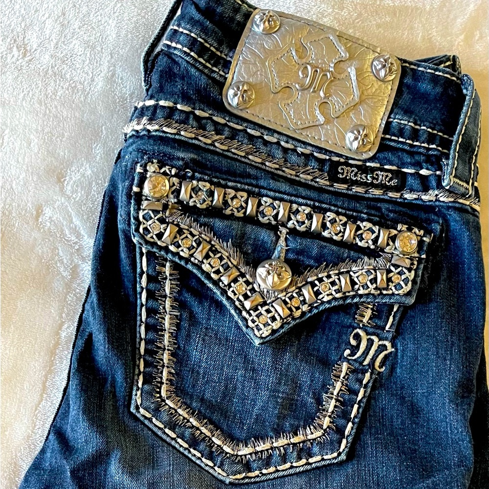 Authentic Fashion Women’s Miss Me Jeans

Size: 26

Color: Denim